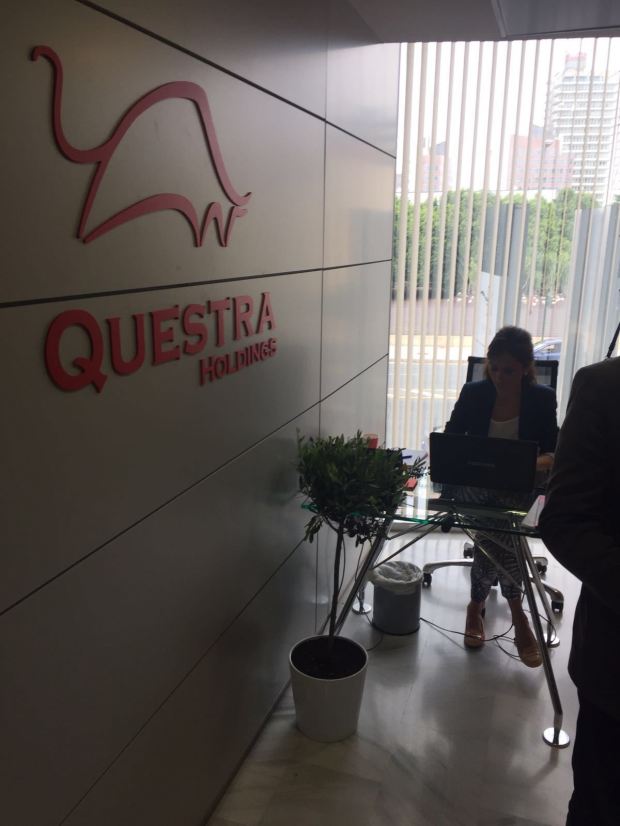 Questra-Holdings-Erfahrungen-vor-Ort